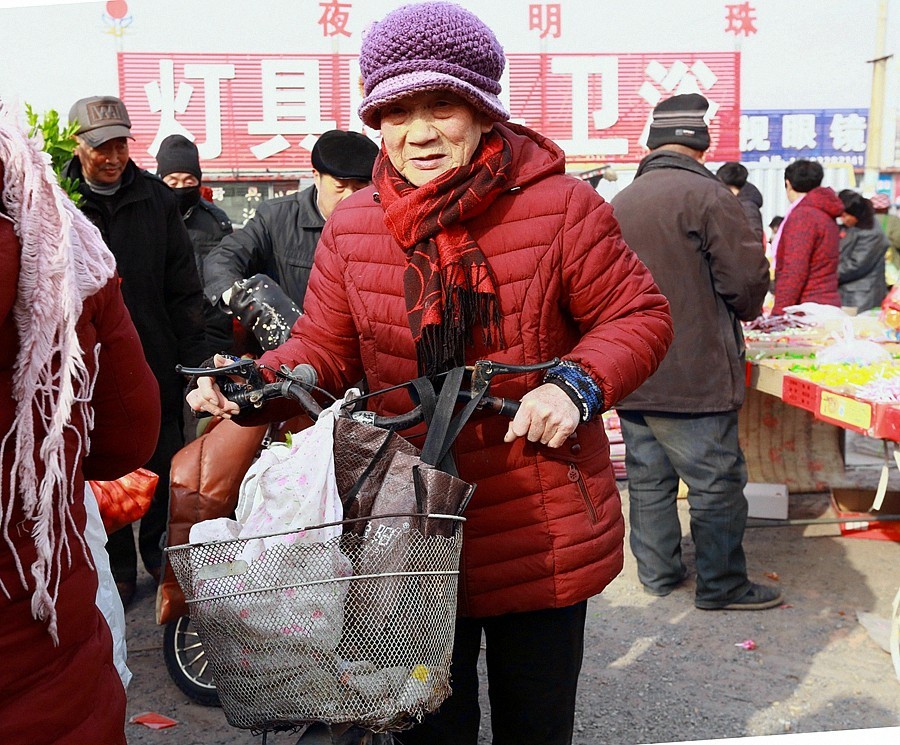 《不老松：纪实摄影》(5)年跟底下赶大集，办年货，满载而归！