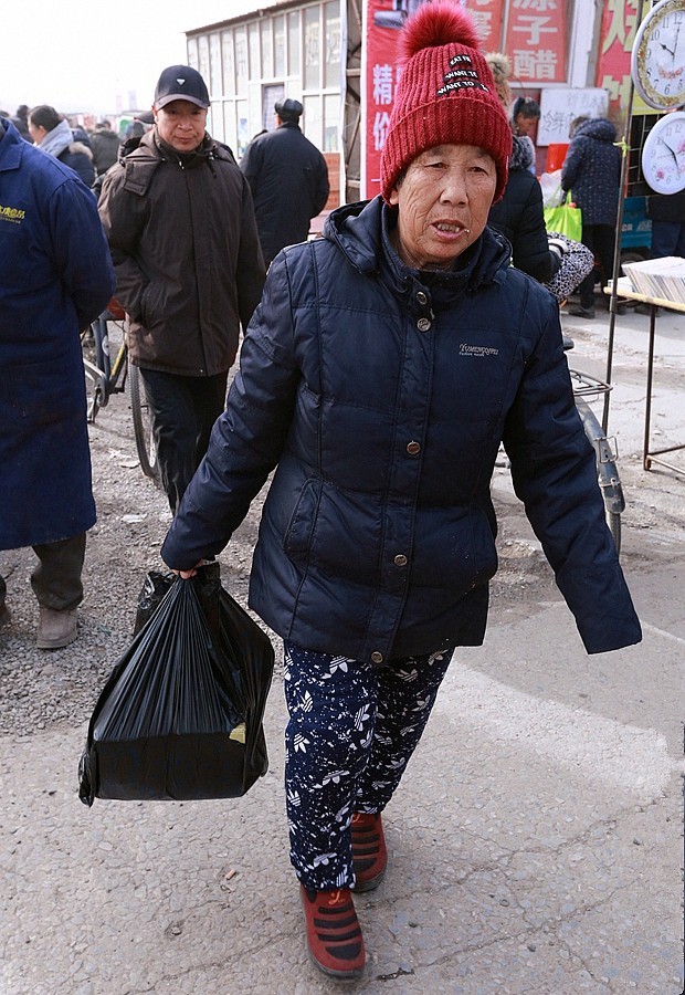 《不老松：纪实摄影》(5)年跟底下赶大集，办年货，满载而归！