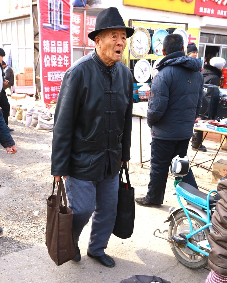 《不老松：纪实摄影》(6)年跟底下赶大集，办年货，满载而归！