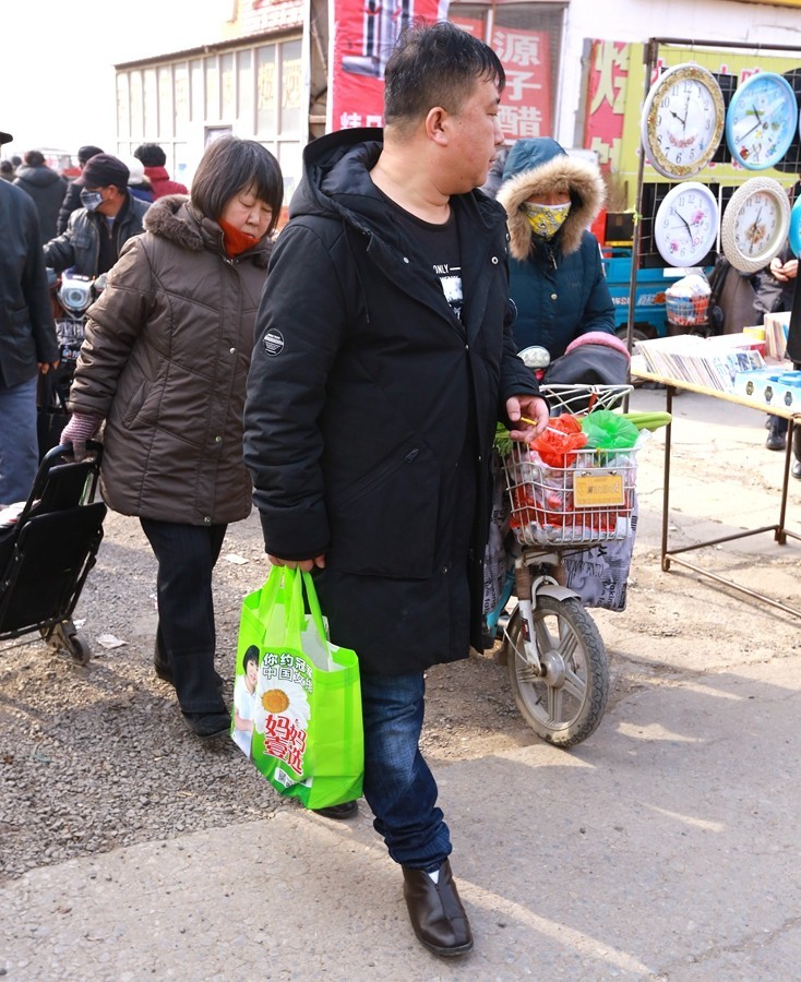 《不老松：纪实摄影》(6)年跟底下赶大集，办年货，满载而归！