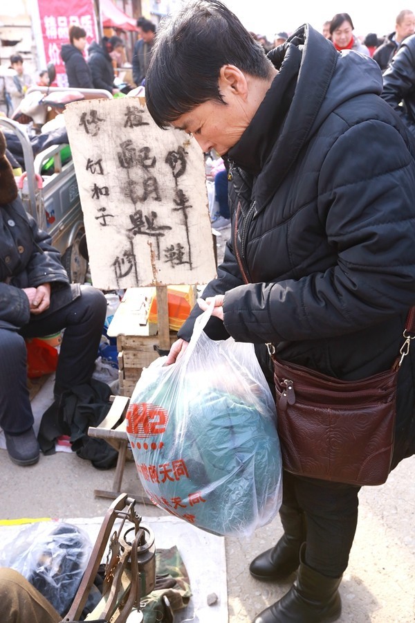 《不老松：纪实摄影》(6)年跟底下赶大集，办年货，满载而归！