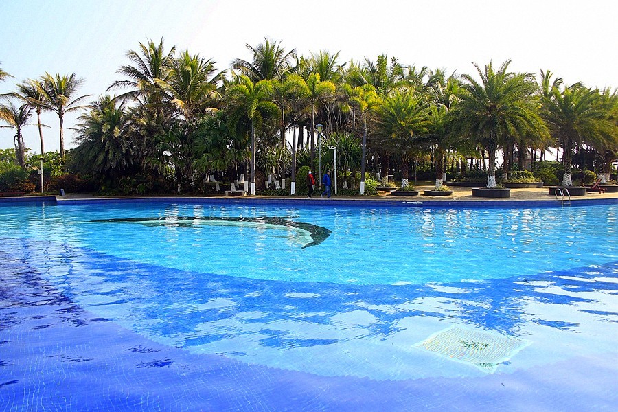 《不老松：忆海南游记》(22)海南长島兰湾小区游泳池全景图！