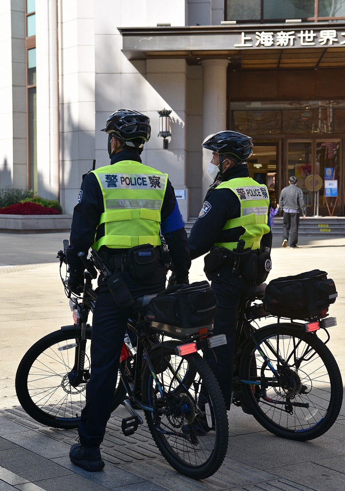 上海南京路新风景线警察骑巡与增设警亭