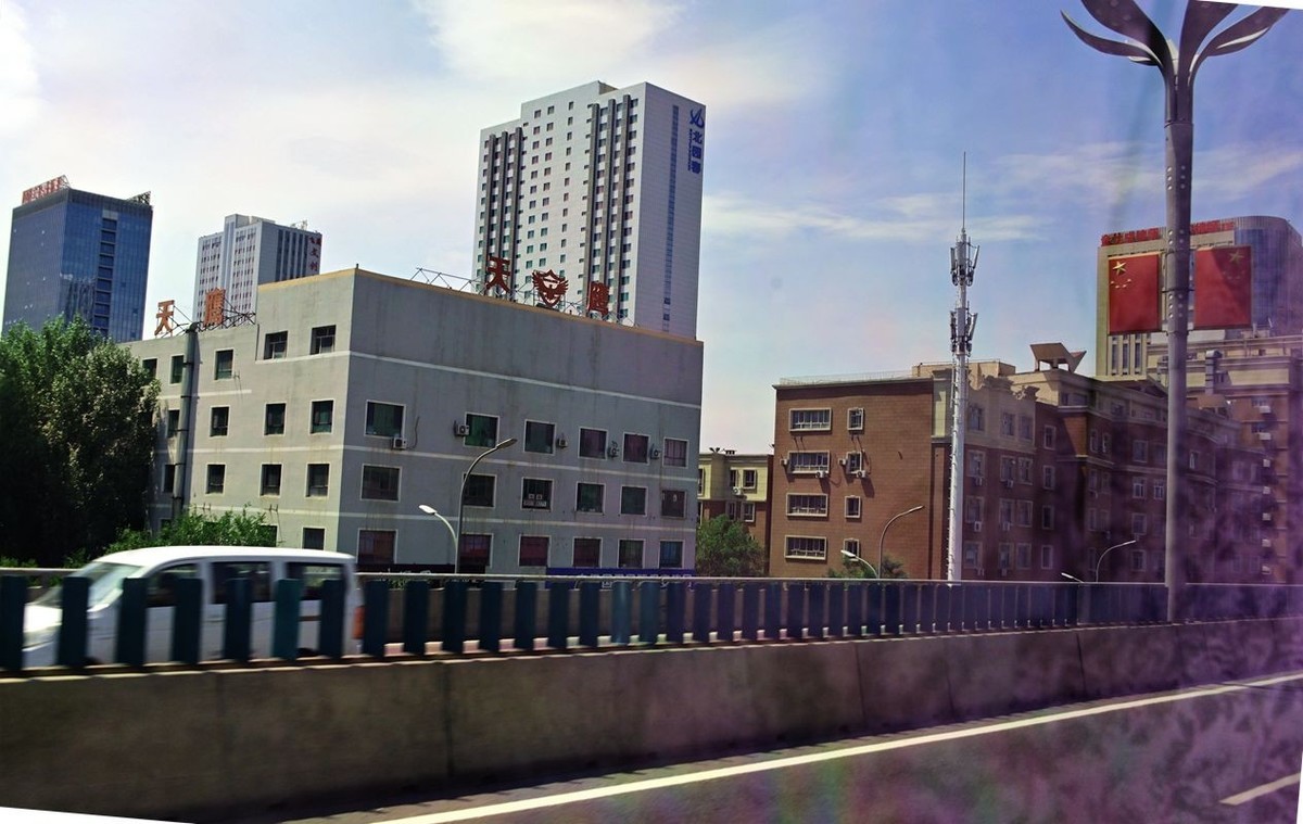 北 疆 游 { 乌 鲁 木 齐 } { 137 }