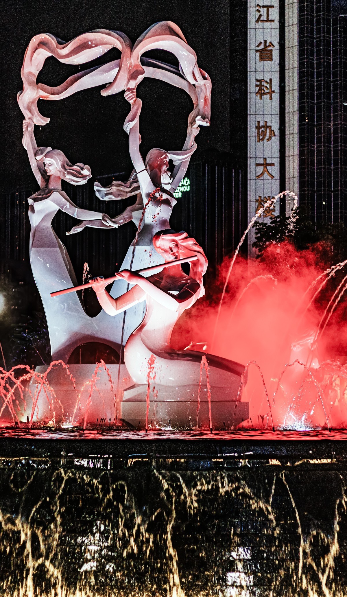 被冷落的广场音乐水池