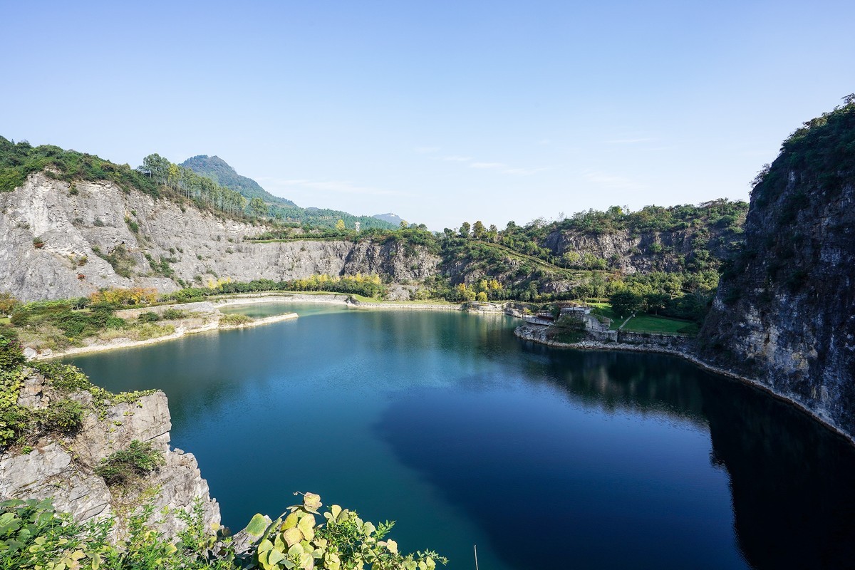 废弃矿坑变公园-2