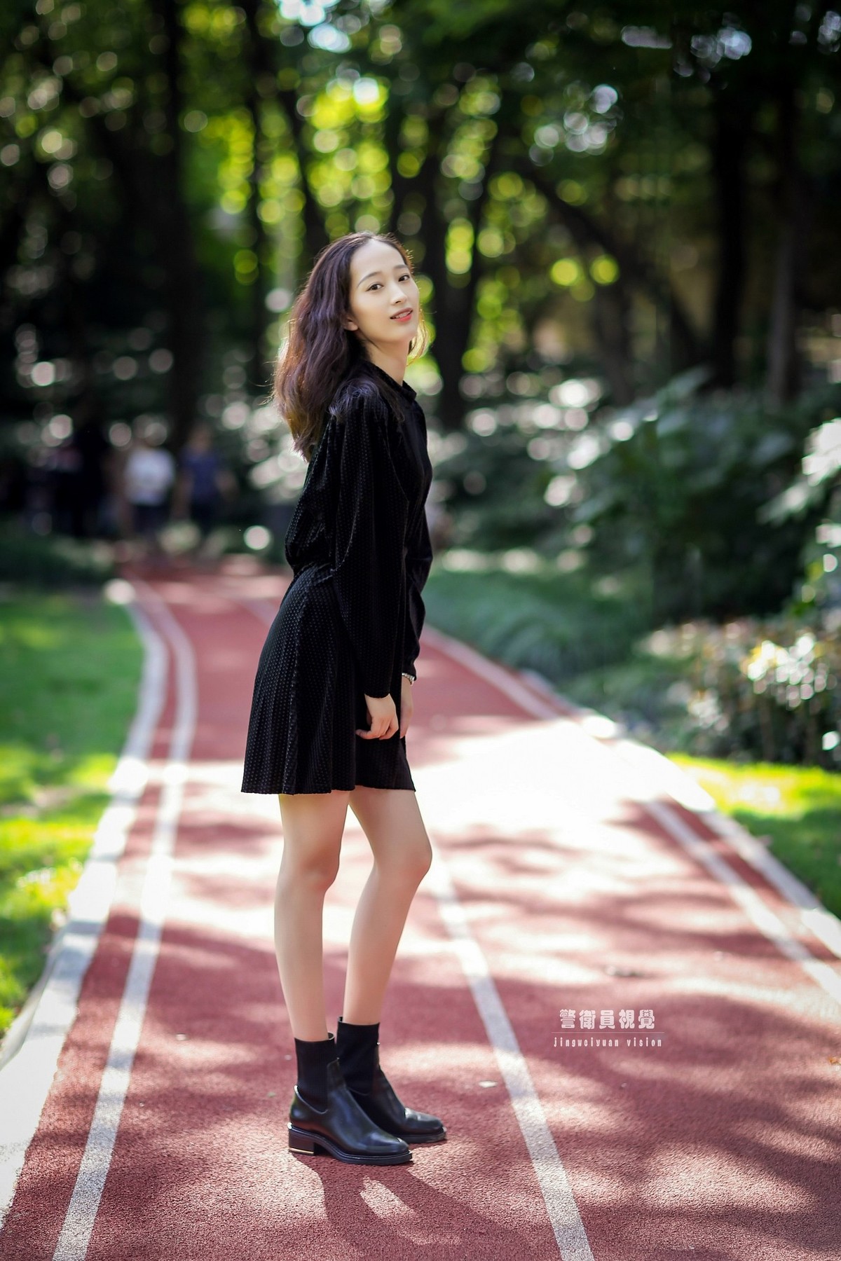 【黑色连衣裙】-BY警卫员