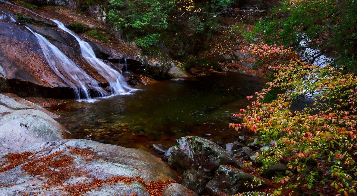 《 十 八 月 潭 》掠 影