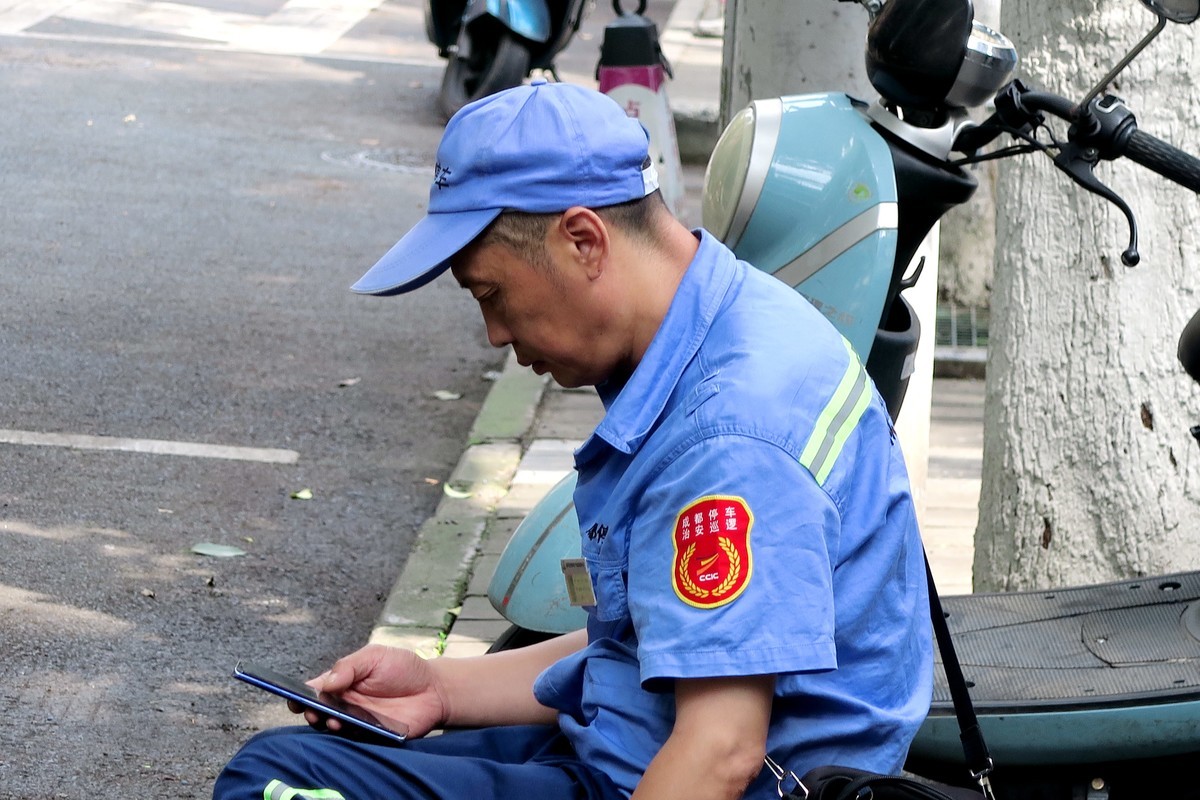 这儿茶房街上静悄悄