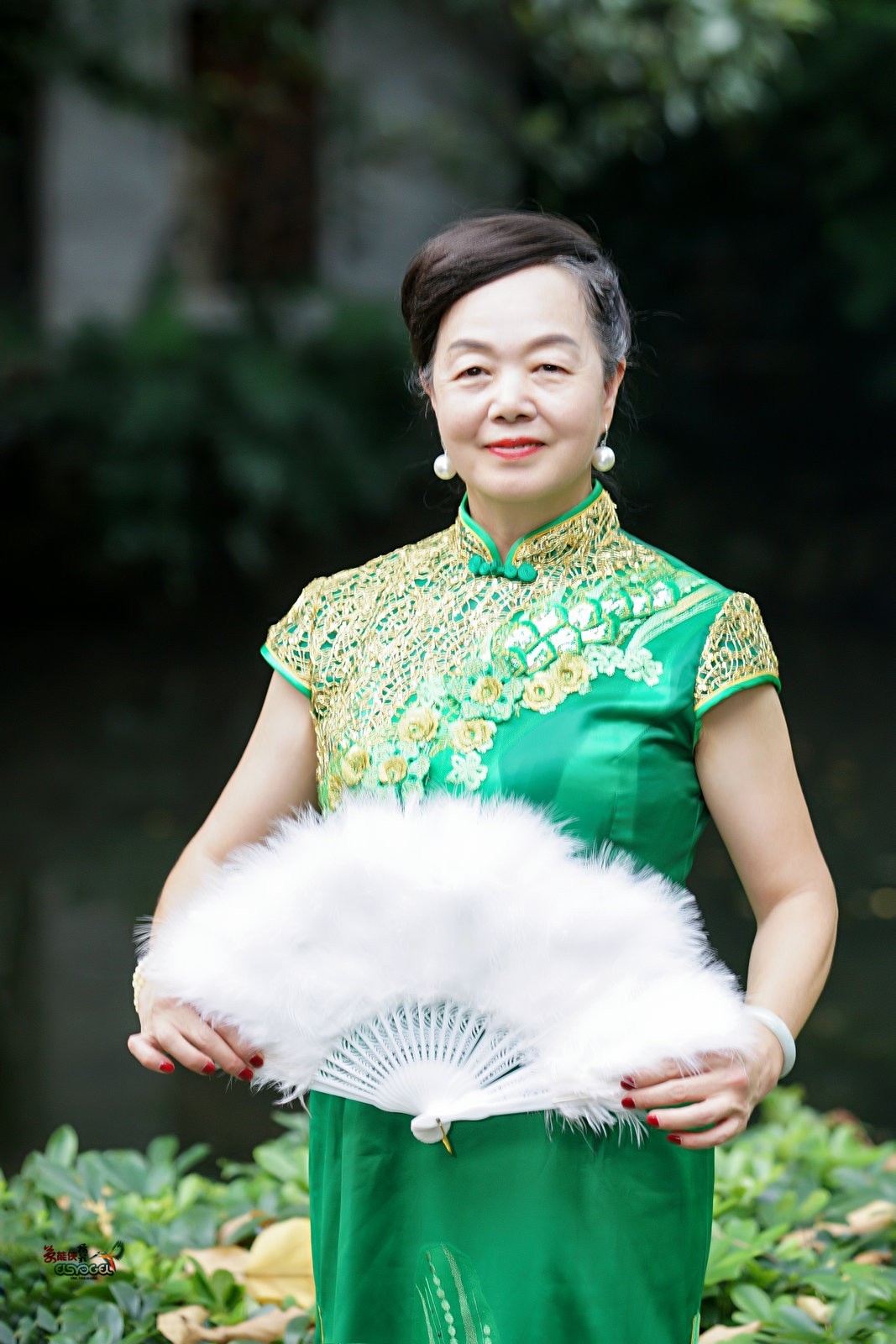 【兰圃一抹绿】---芹芹