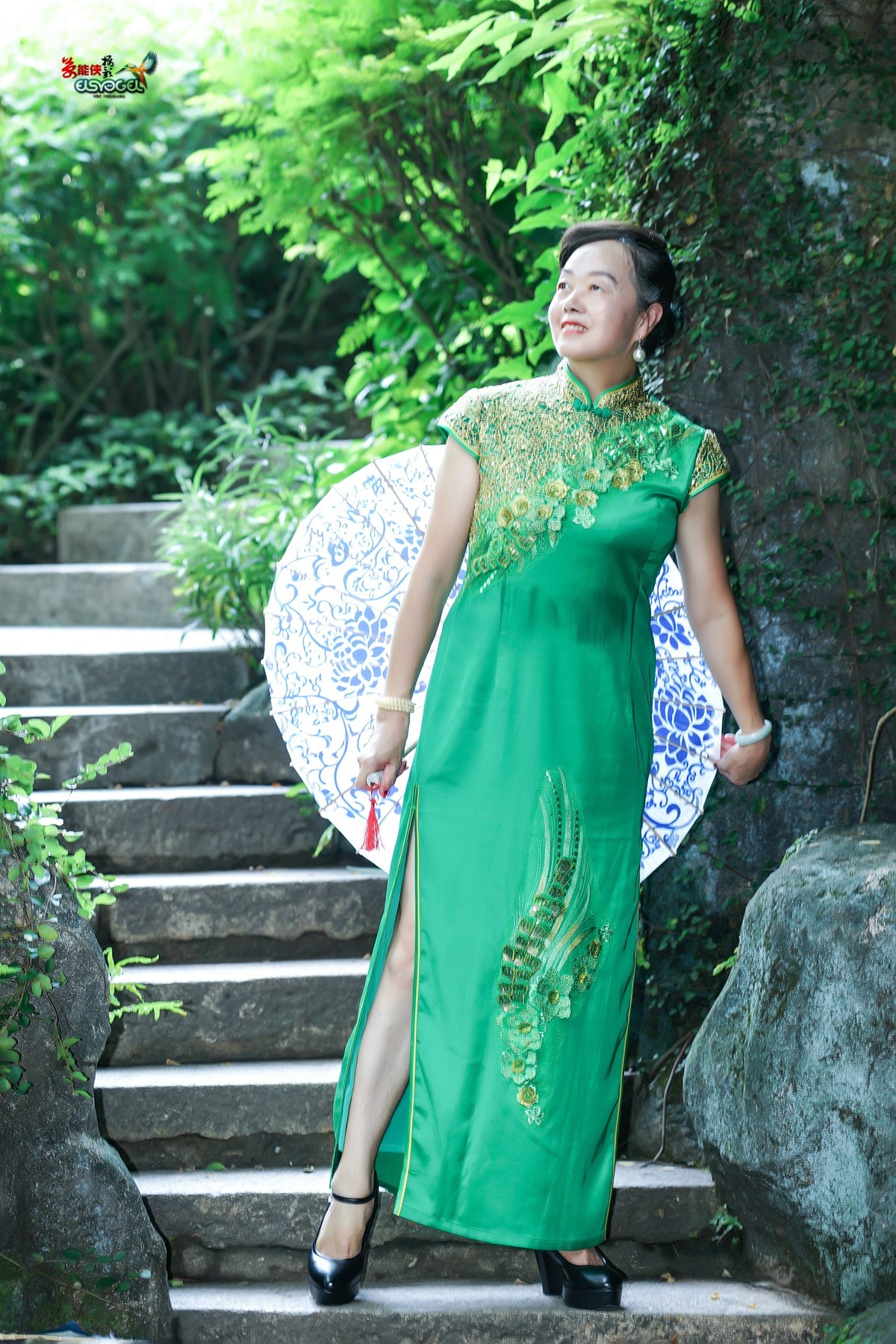 【兰圃一抹绿】---芹芹