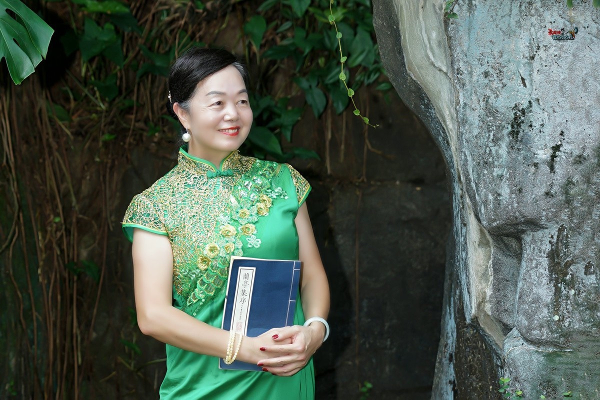 【兰圃一抹绿】---芹芹