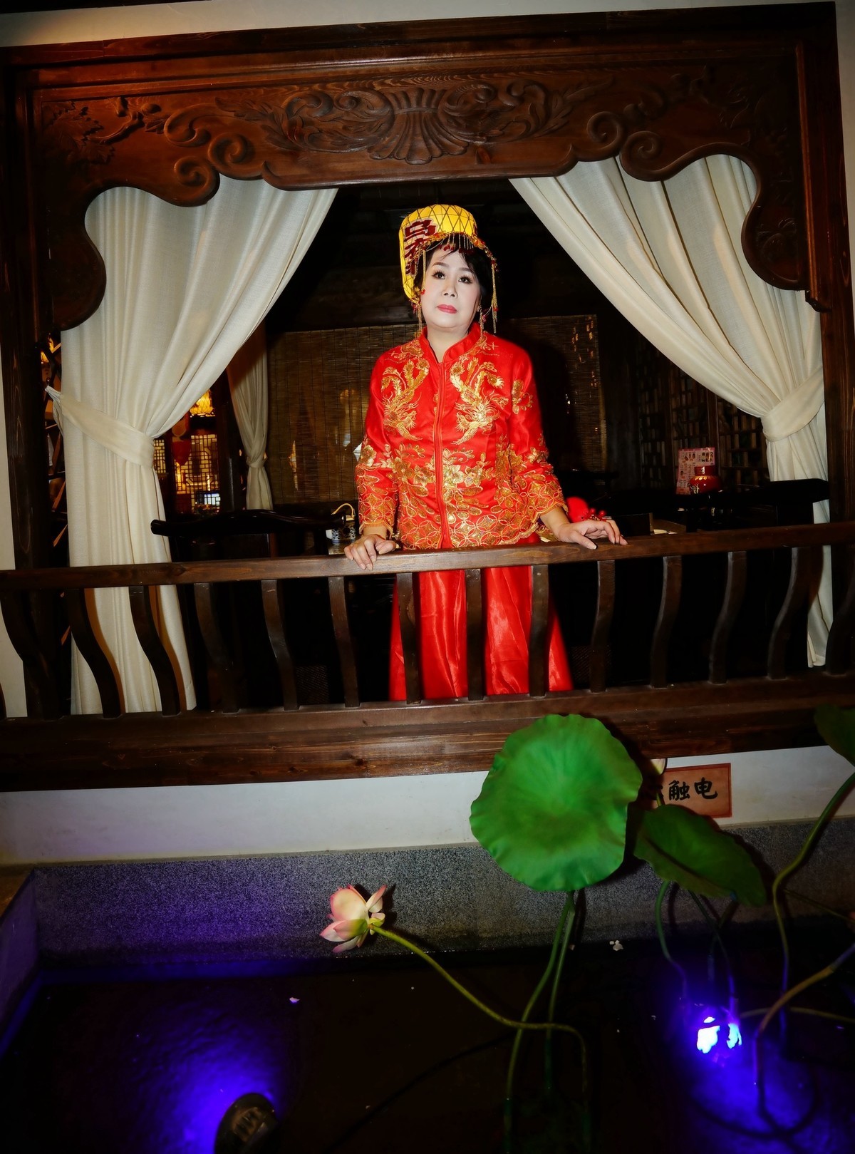 室内环境人像----蛇年贺岁的美女！