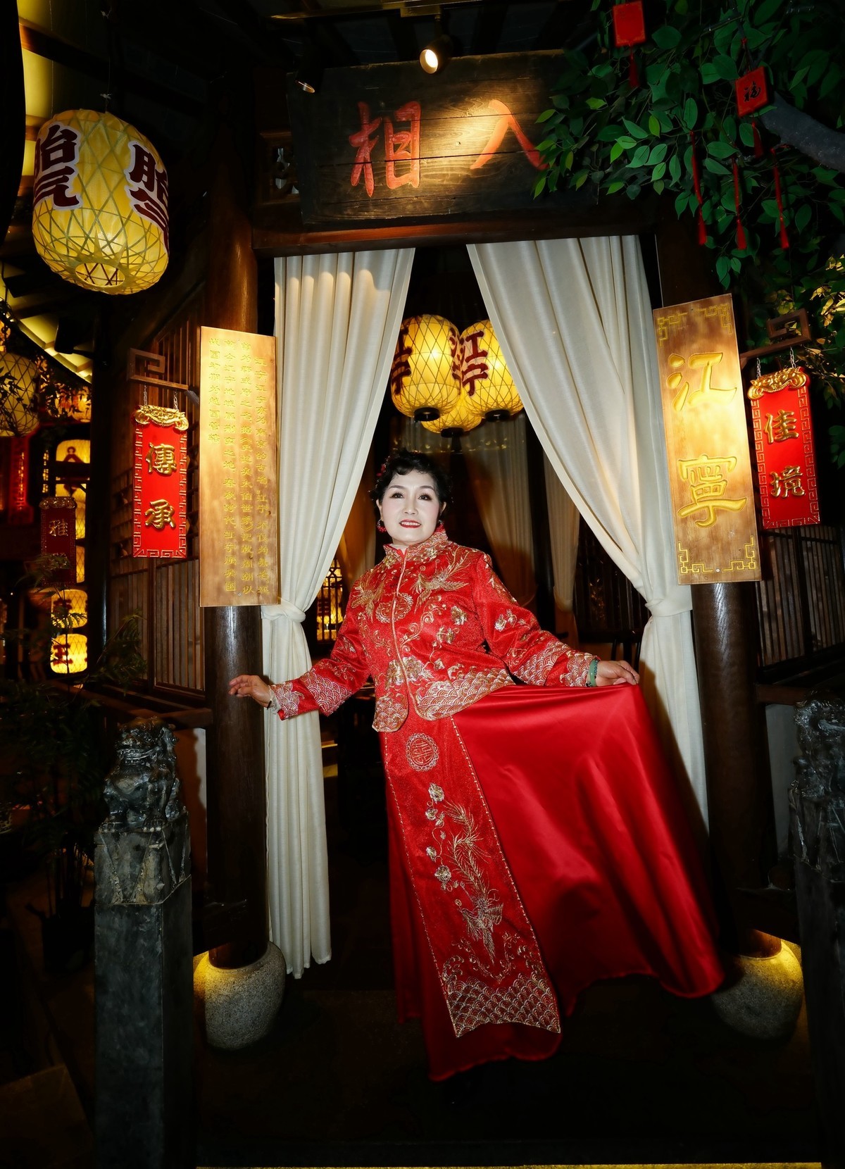 室内环境人像----蛇年贺岁的美女！