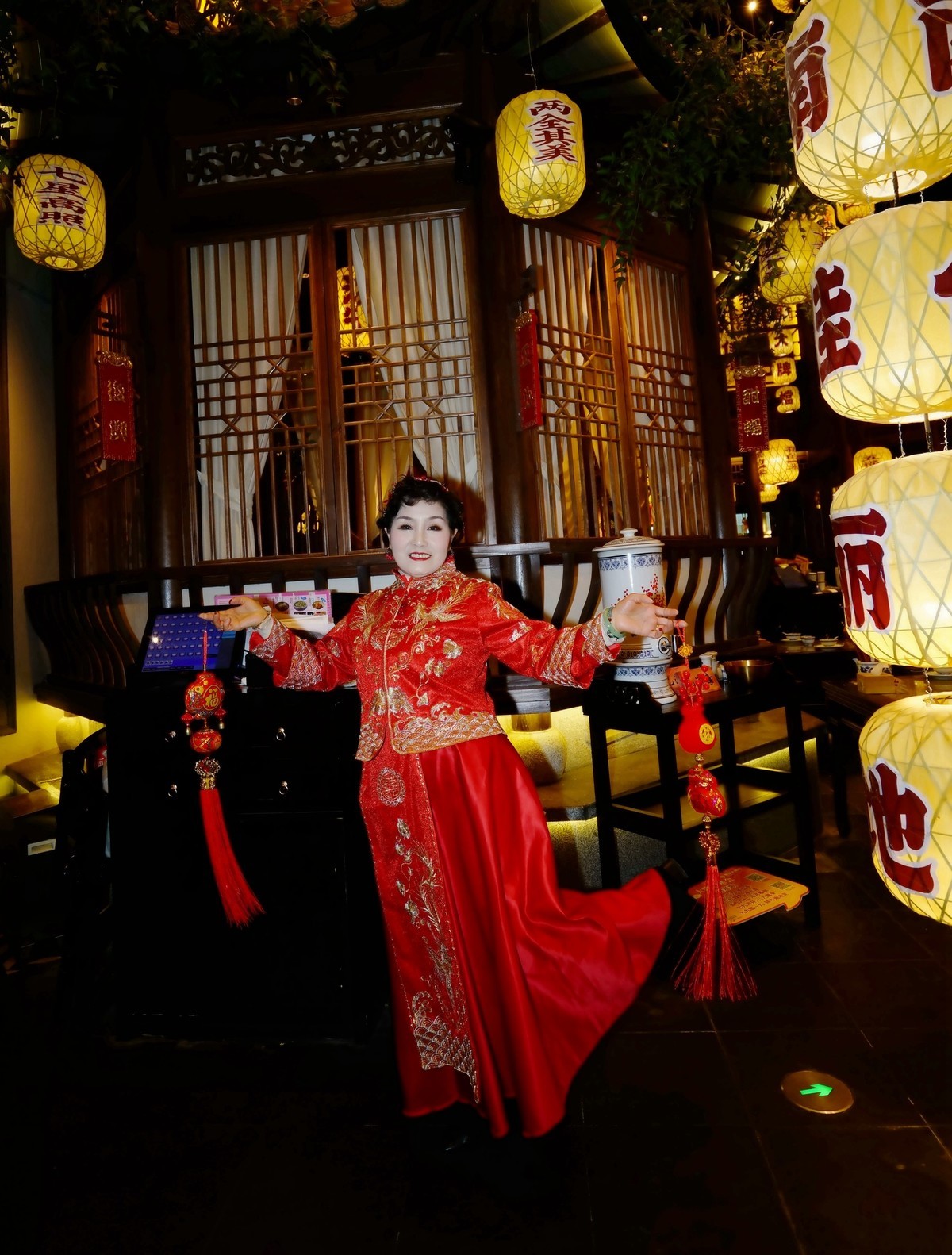 室内环境人像----蛇年贺岁的美女！