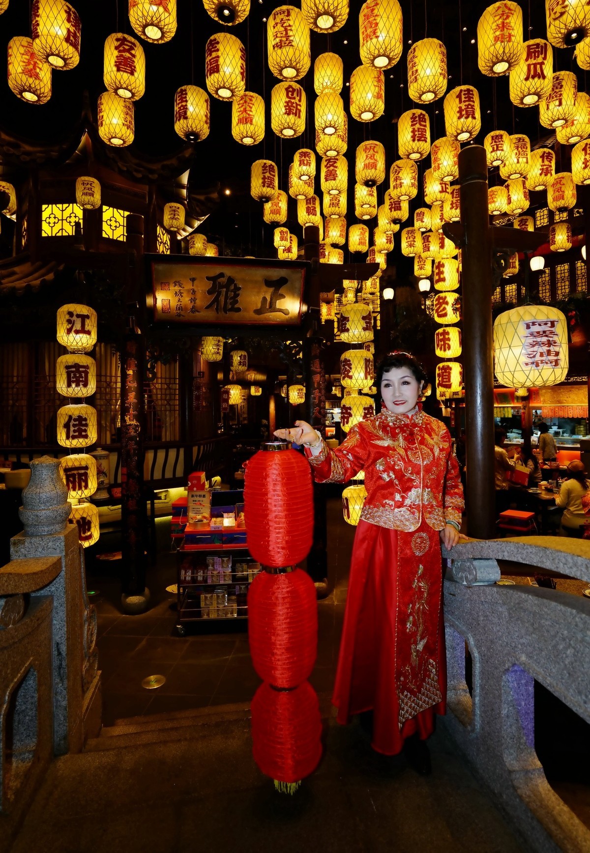 室内环境人像----蛇年贺岁的美女！