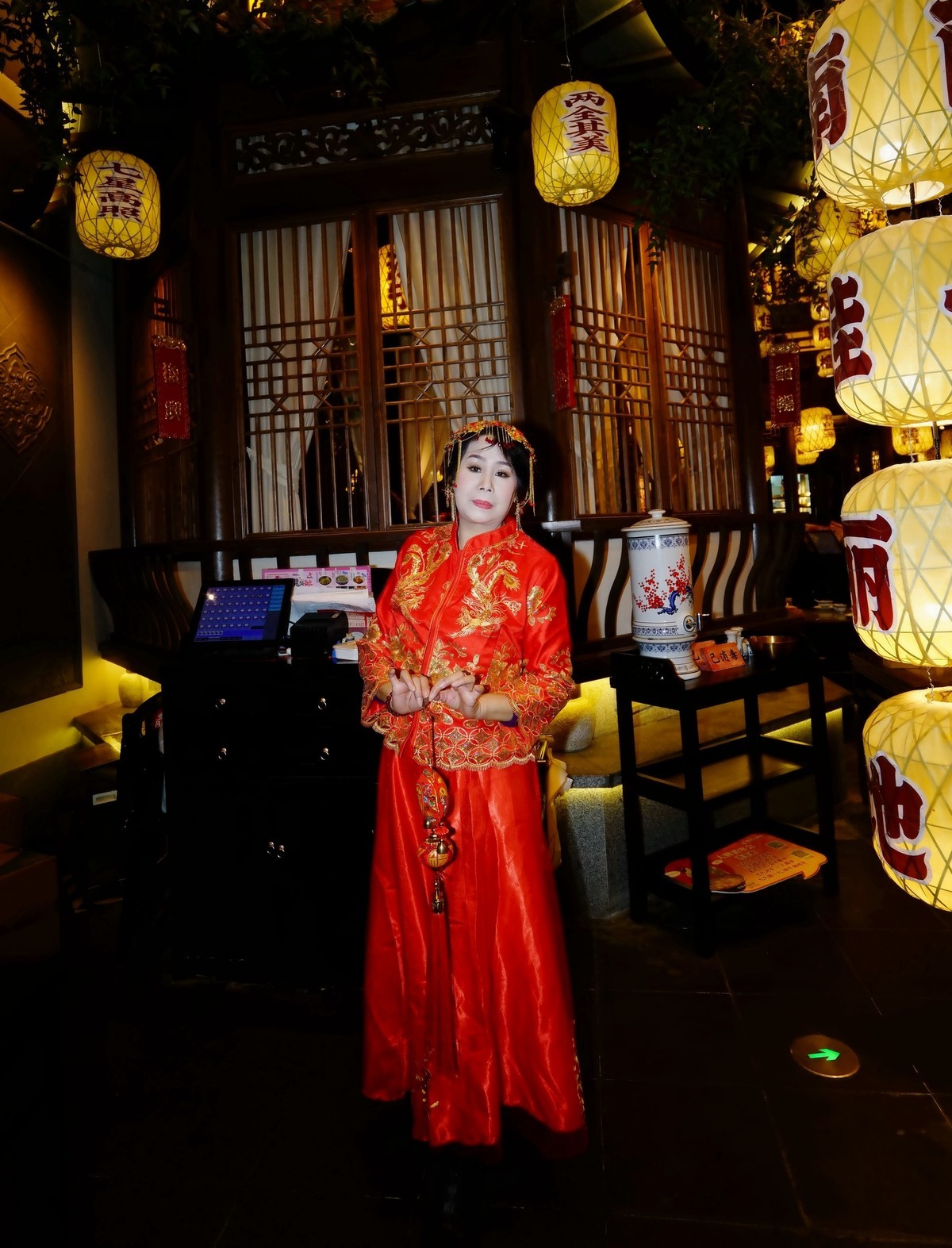 室内环境人像----蛇年贺岁的美女！