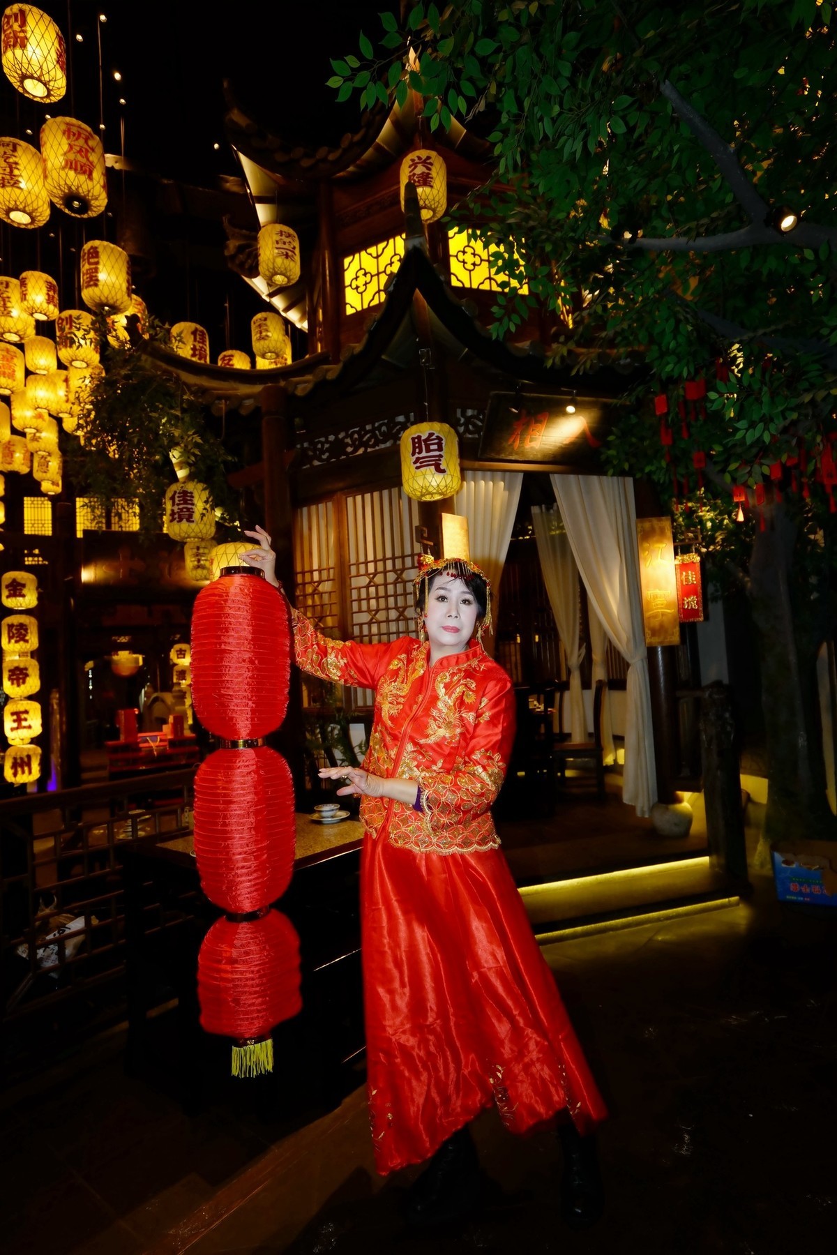 室内环境人像----蛇年贺岁的美女！