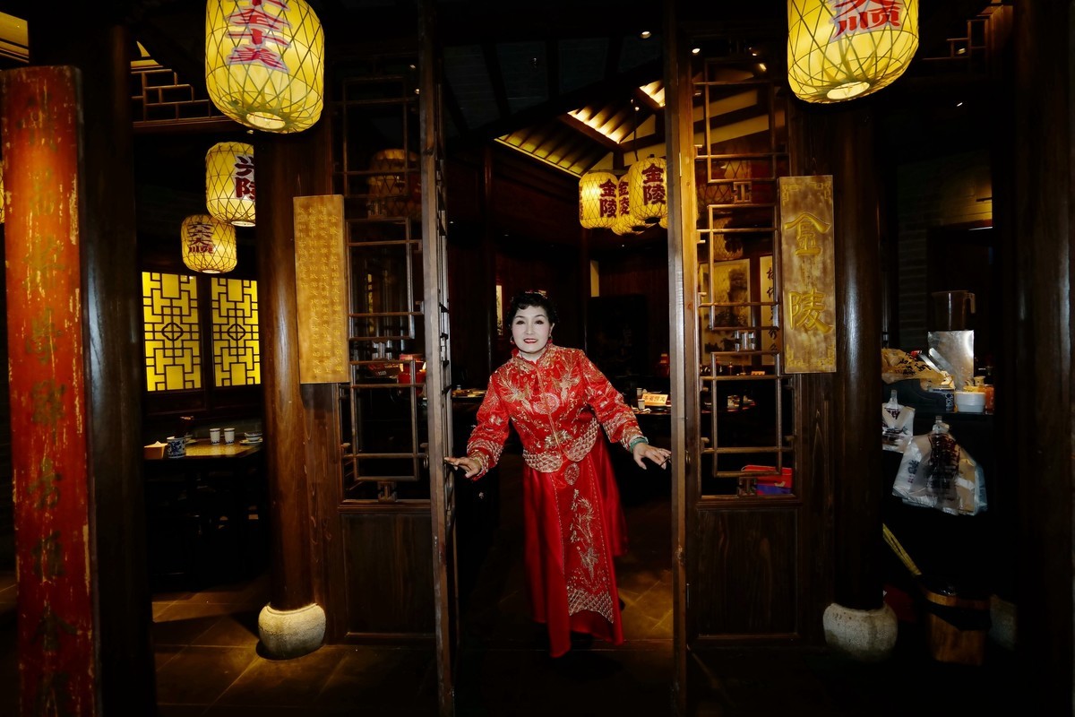 室内环境人像----蛇年贺岁的美女！