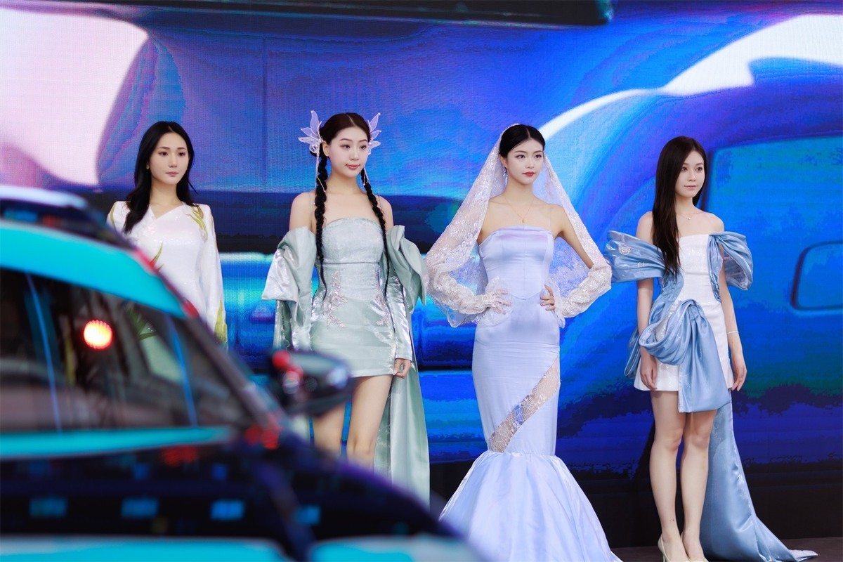 佳能EOS R6 Mark II 拍车展人像