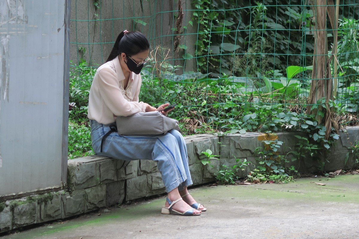 这儿茶房街上静悄悄