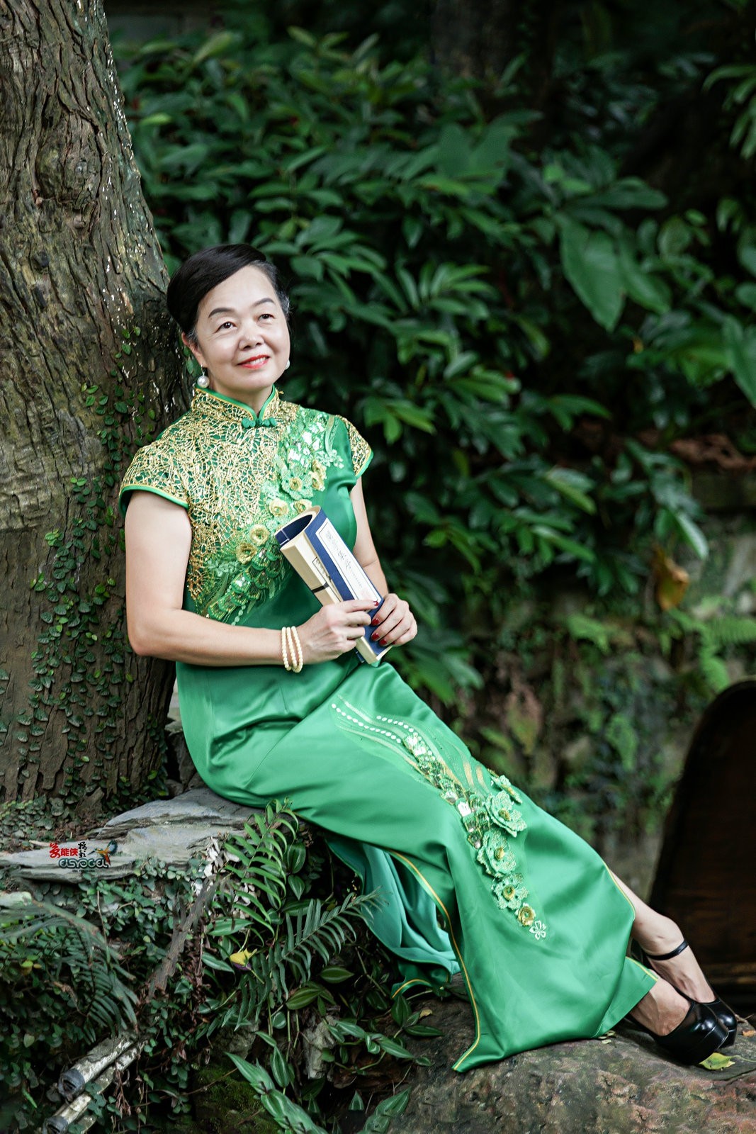 【兰圃一抹绿】---芹芹