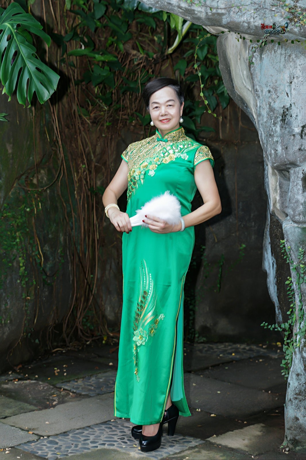 【兰圃一抹绿】---芹芹