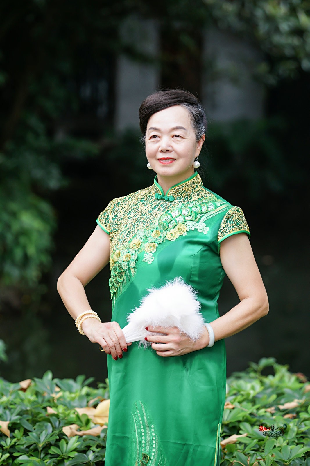 【兰圃一抹绿】---芹芹