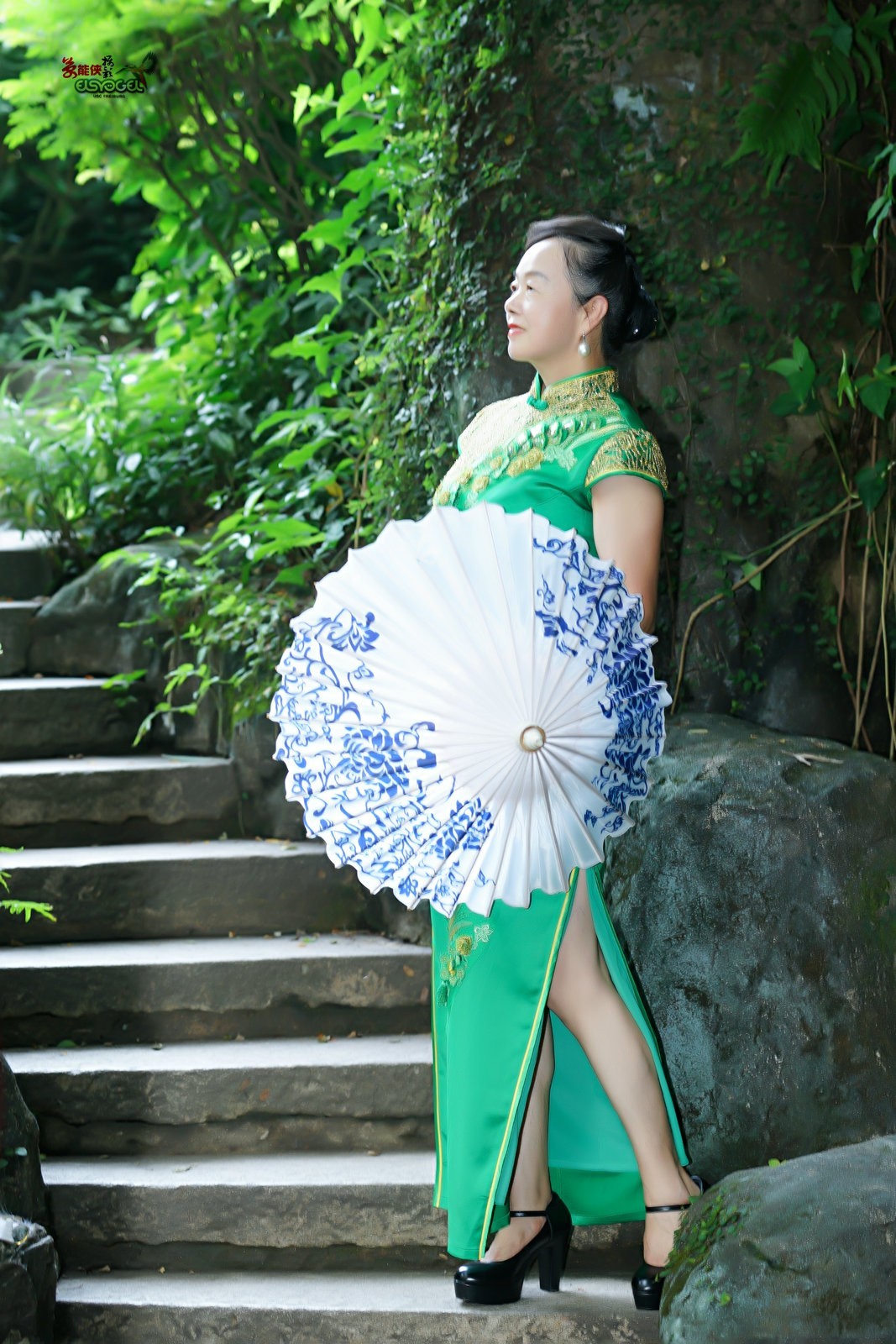 【兰圃一抹绿】---芹芹