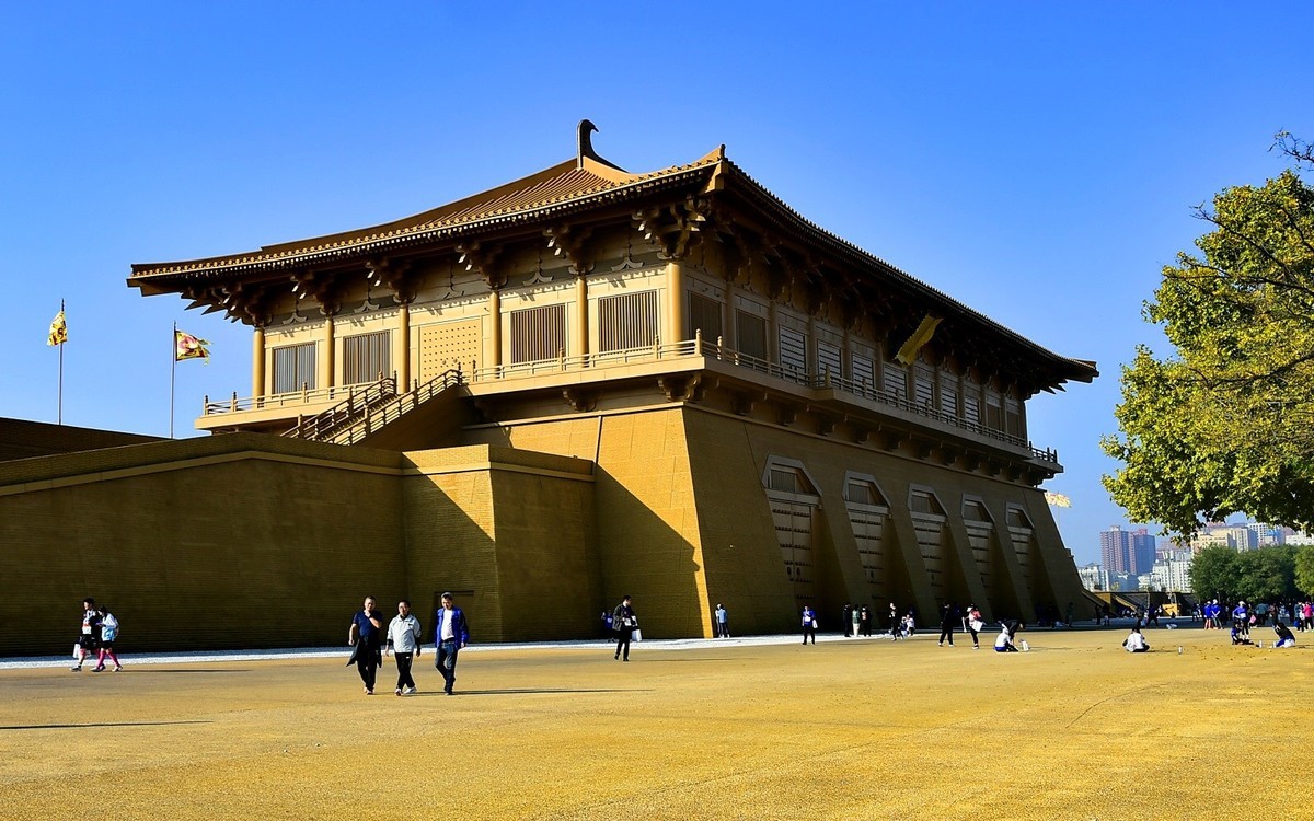 西安大明宫马球图雕像艺术