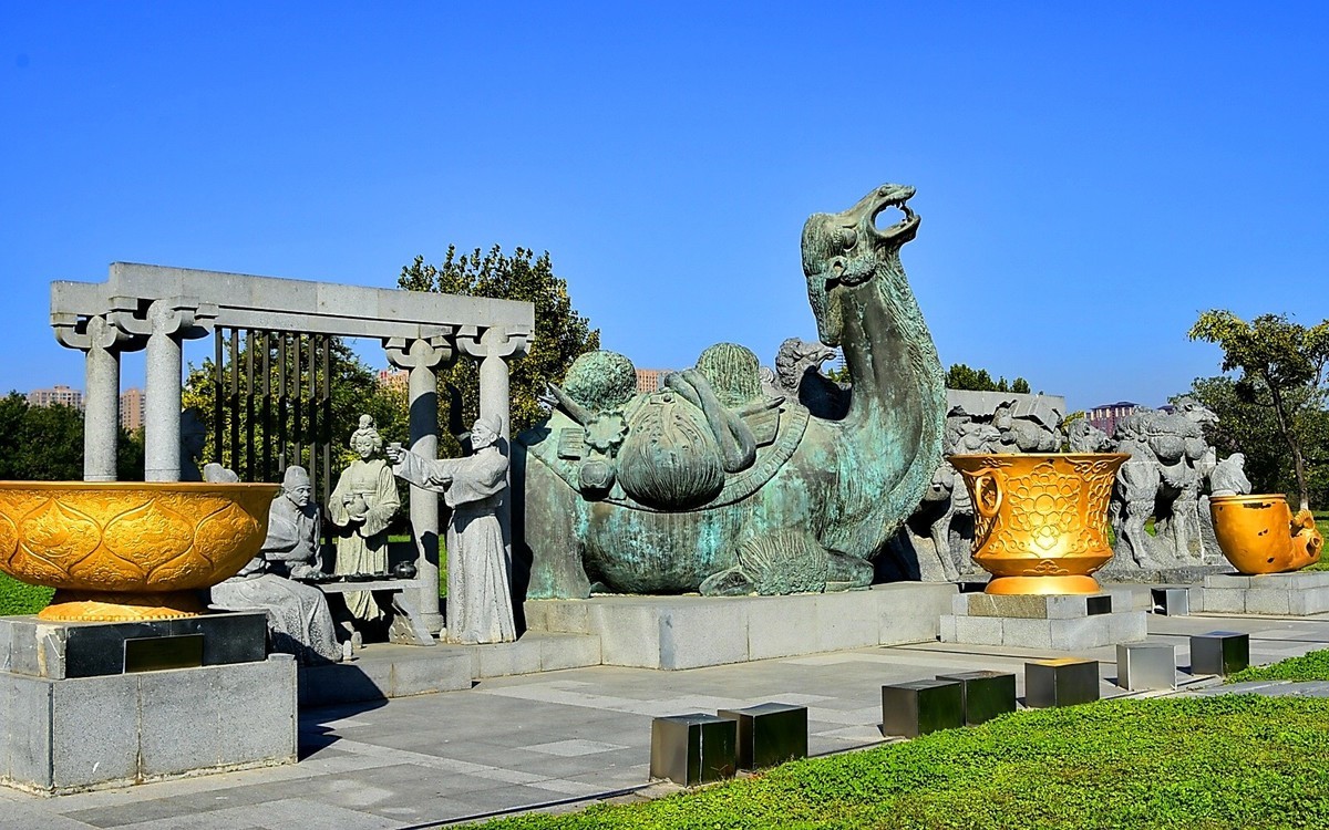 西安大明宫马球图雕像艺术