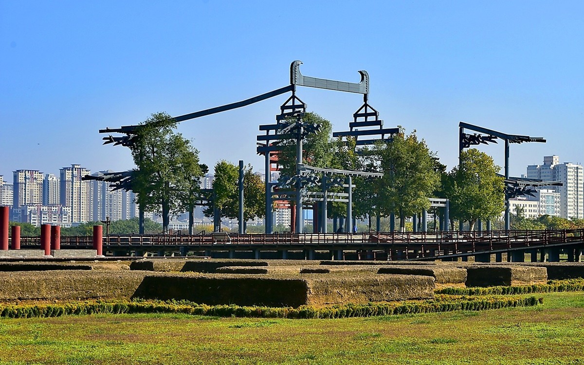 西安大明宫马球图雕像艺术