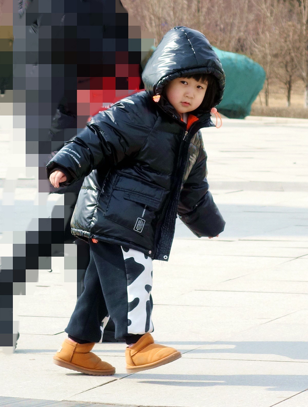 随拍公园快乐小女孩儿