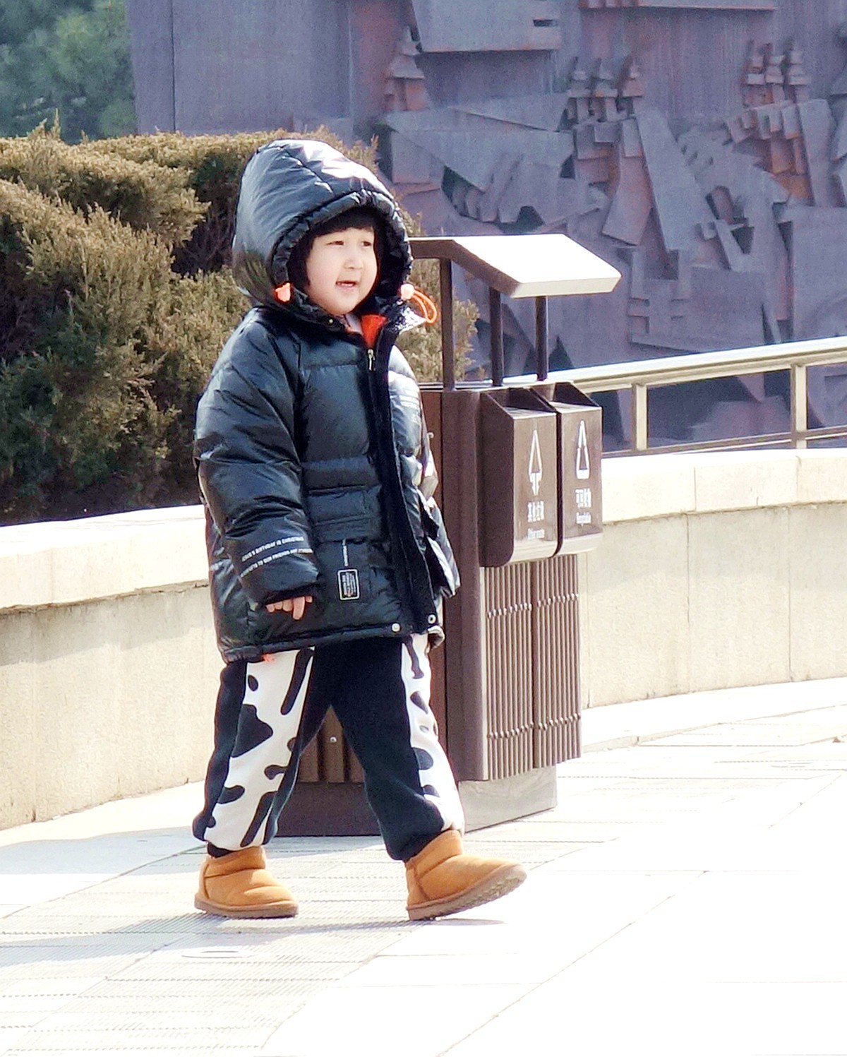 随拍公园快乐小女孩儿