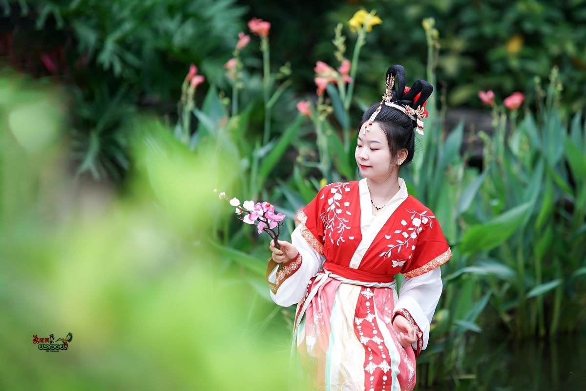 【浅笑古风女】---丽琳