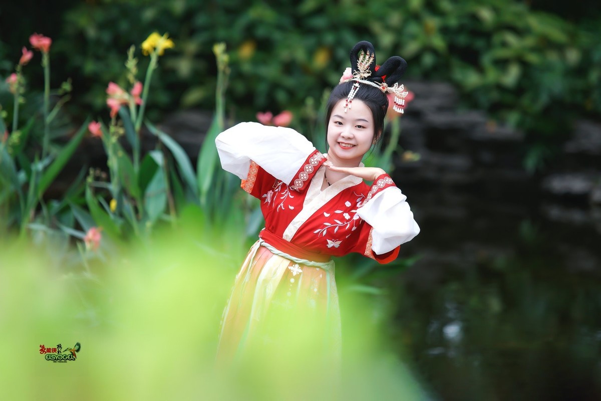 【浅笑古风女】---丽琳