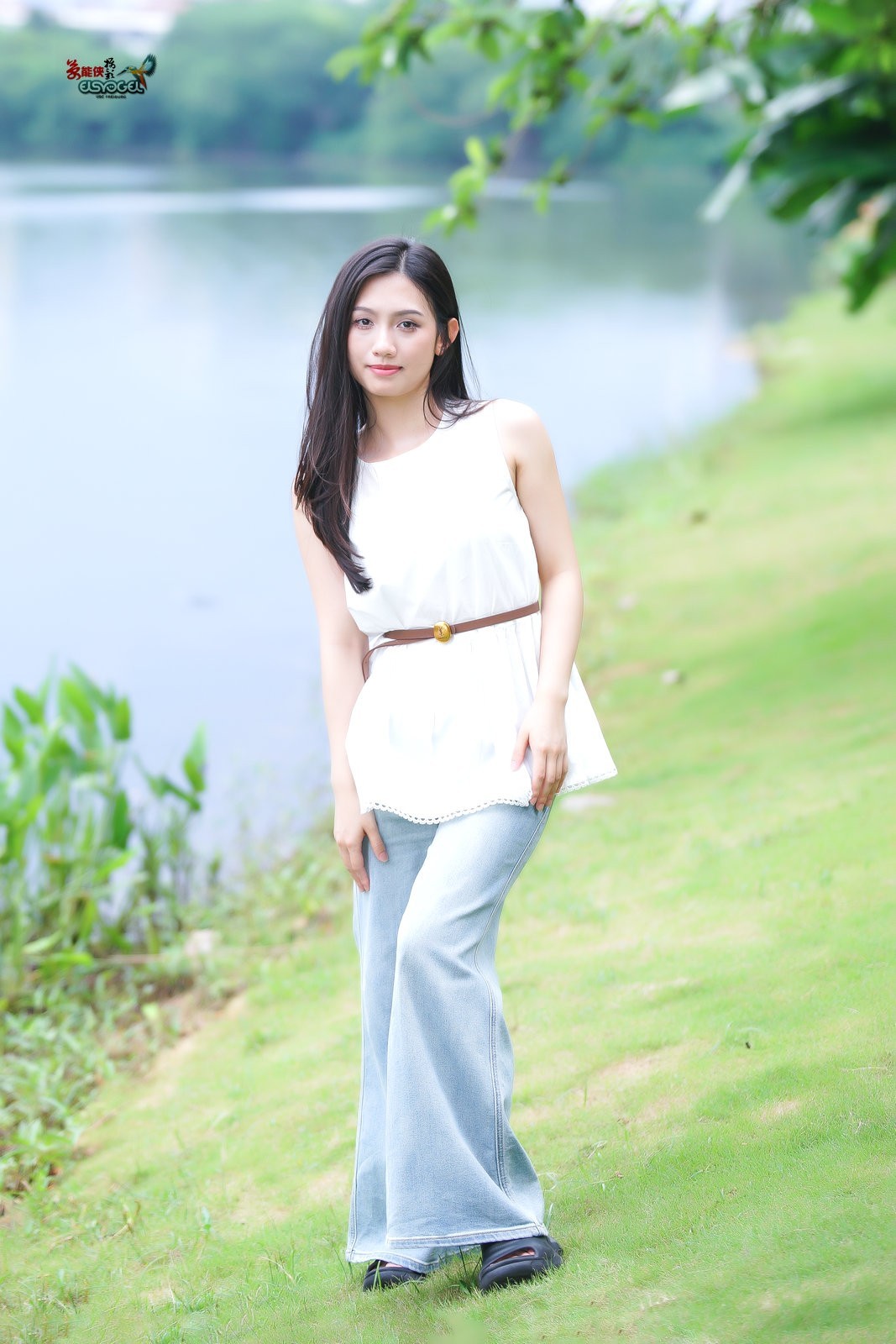 【初夏湖边美女】---小覔