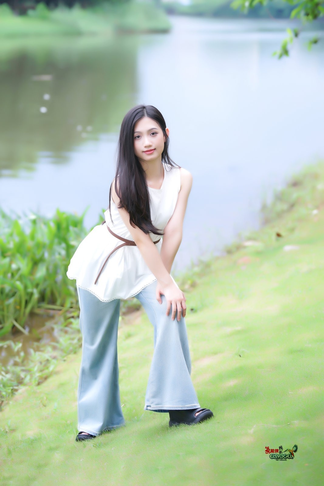 【初夏湖边美女】---小覔