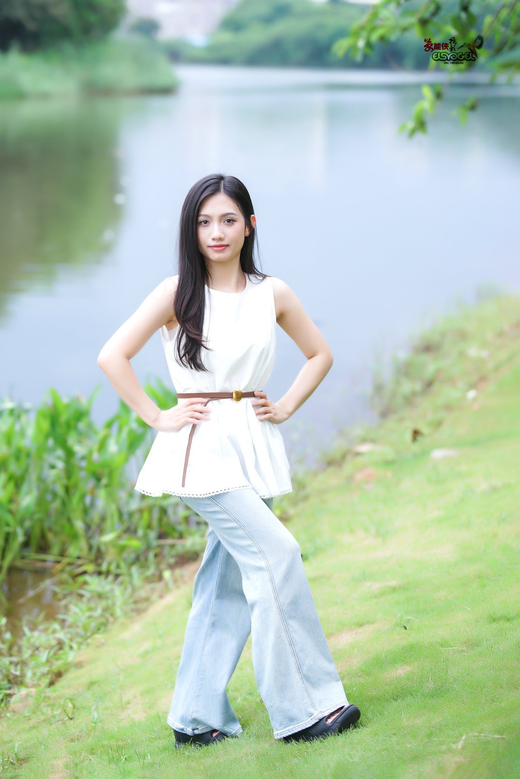 【初夏湖边美女】---小覔