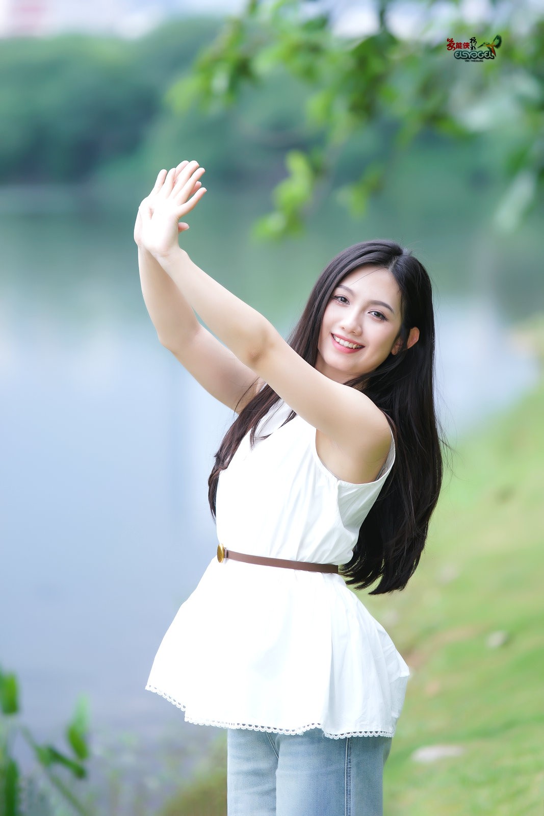 【初夏湖边美女】---小覔