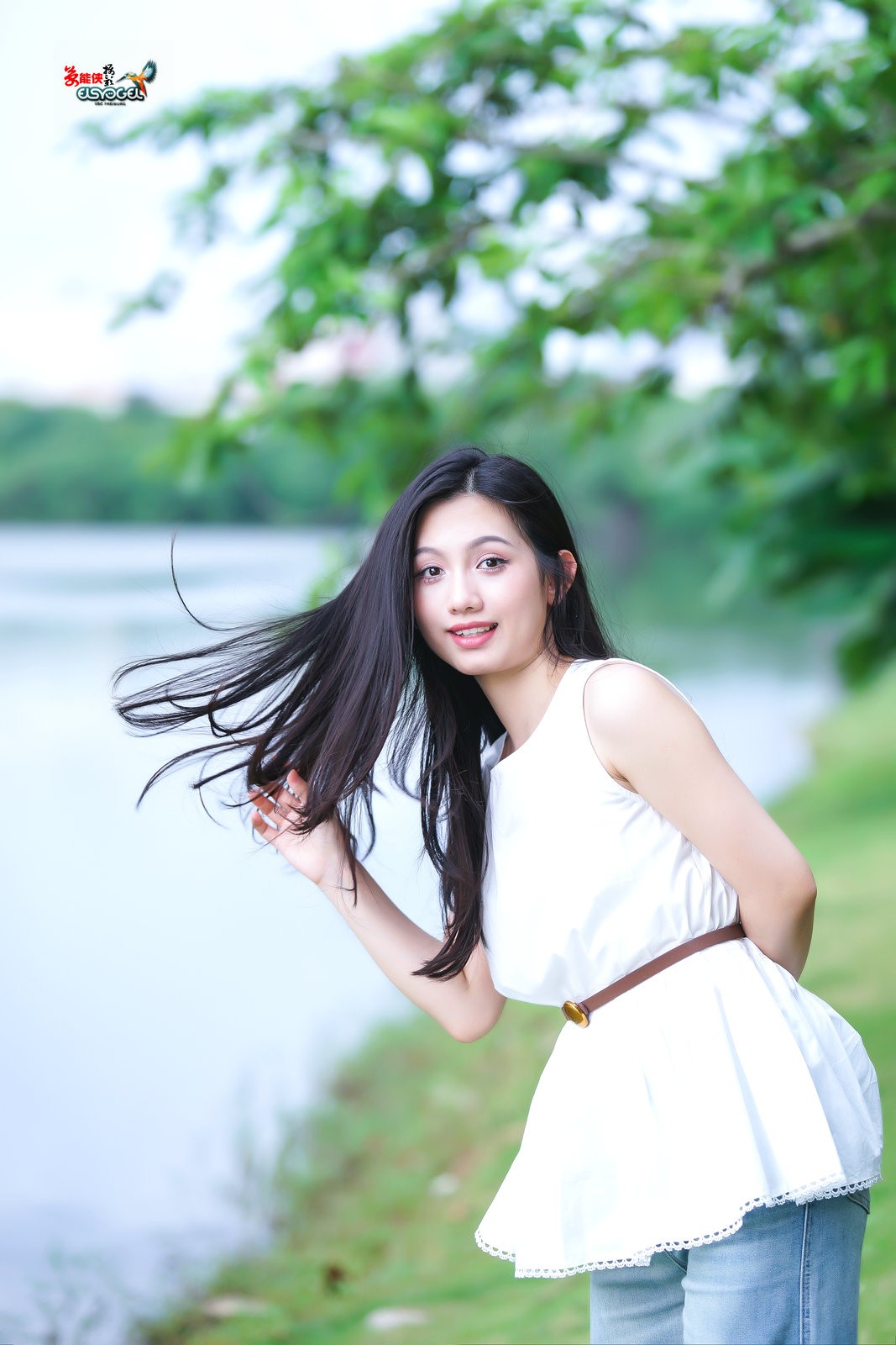 【初夏湖边美女】---小覔