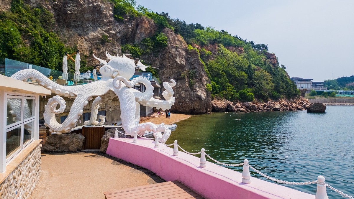 休 渔 期 的 渔 人 码 头 （ 三 ）