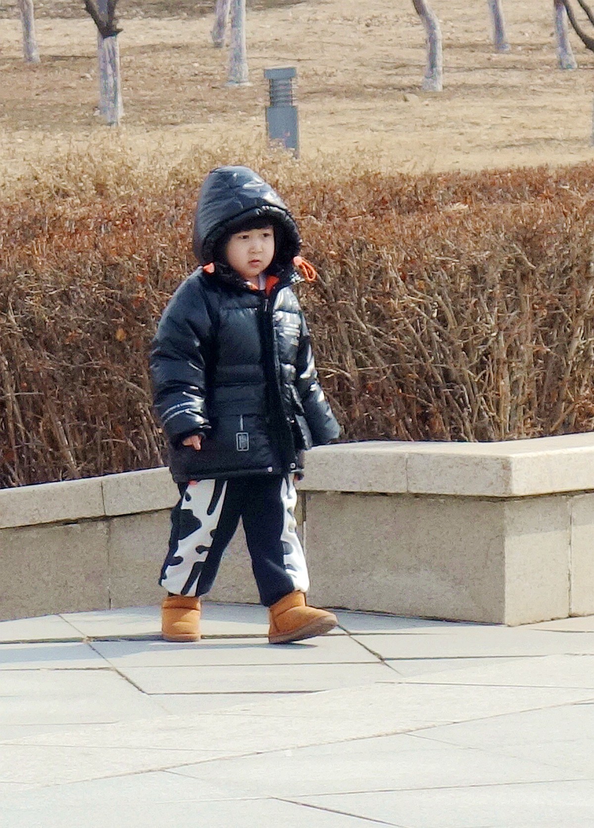 随拍公园快乐小女孩儿