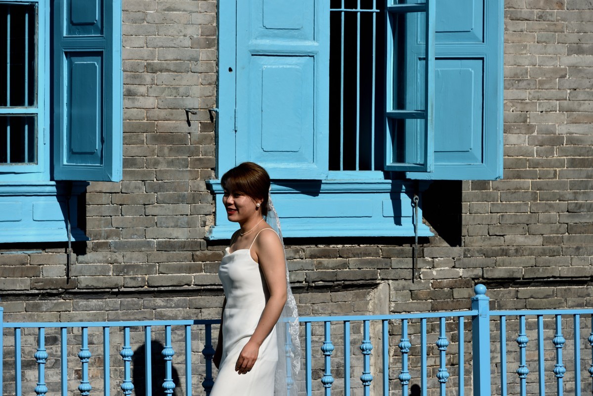 夏日新疆中部环线游拍——伊宁街头婚纱照抓拍