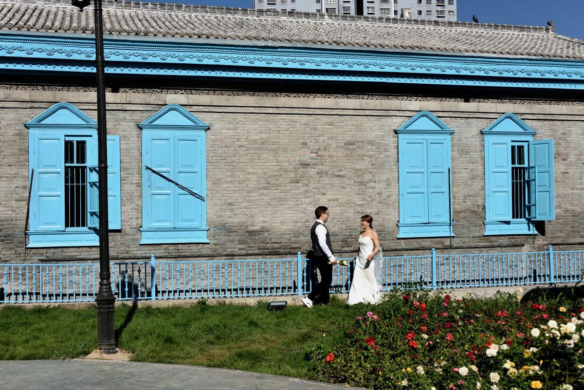 夏日新疆中部环线游拍——伊宁街头婚纱照抓拍