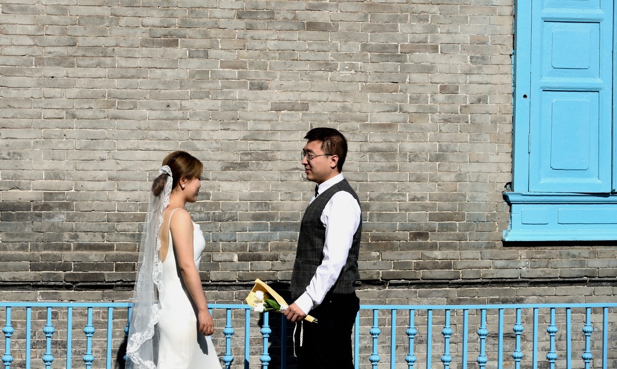 夏日新疆中部环线游拍——伊宁街头婚纱照抓拍