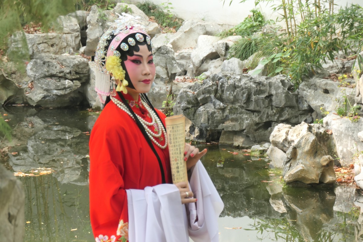 【妙龄少女  国色芳华】——摄于上海漕溪公园