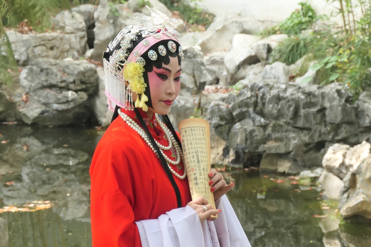 【妙龄少女  国色芳华】——摄于上海漕溪公园