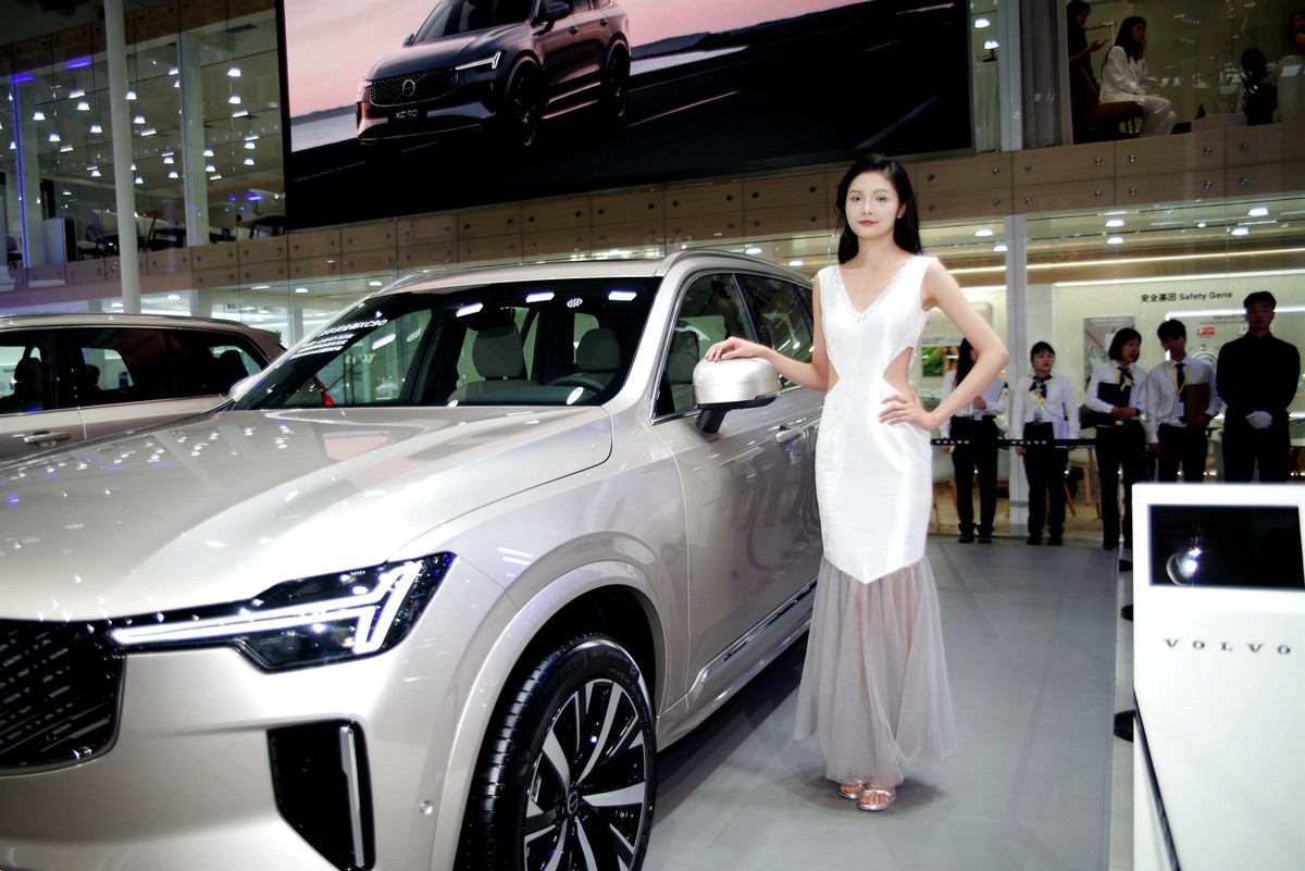 室内环境人像---今年车展中的美丽车模！