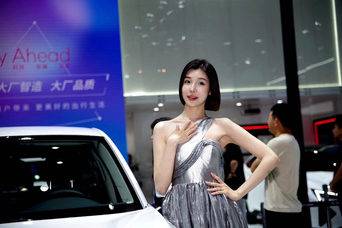 室内环境人像---今年车展中的美丽车模！